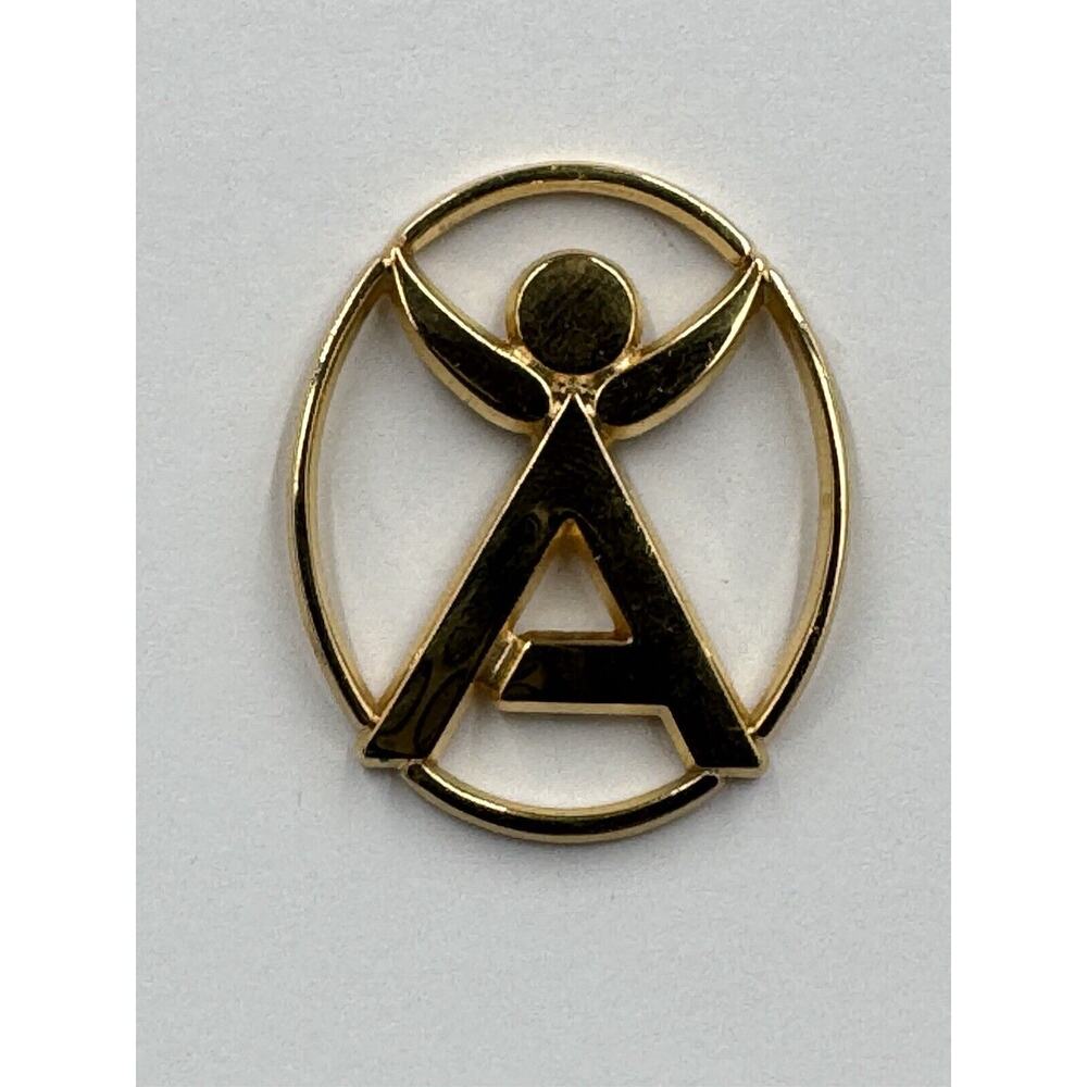 Isagenix Wellness Gold Colored Award Achievement Recognition Lapel‎ Pin
